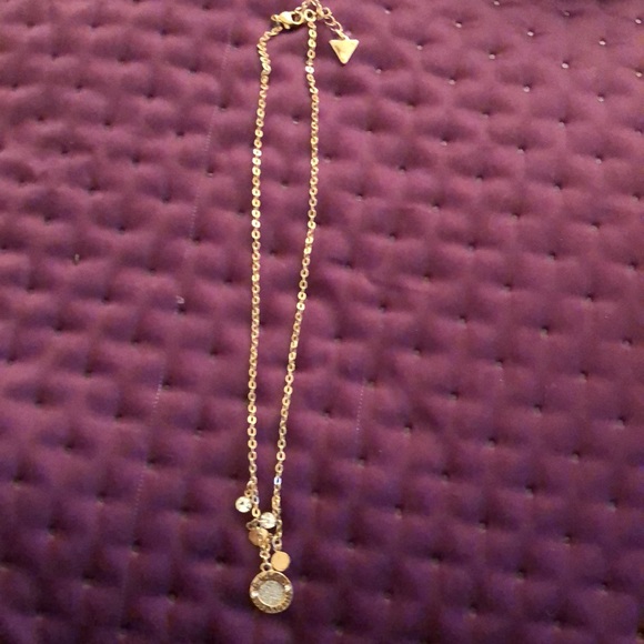 3 Guess Los Angeles necklaces - Picture 9 of 15